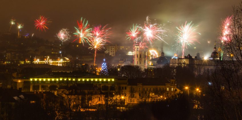 2013-01-01 Vilnius Lietuva. Naujøjø Metø fejerverkai.