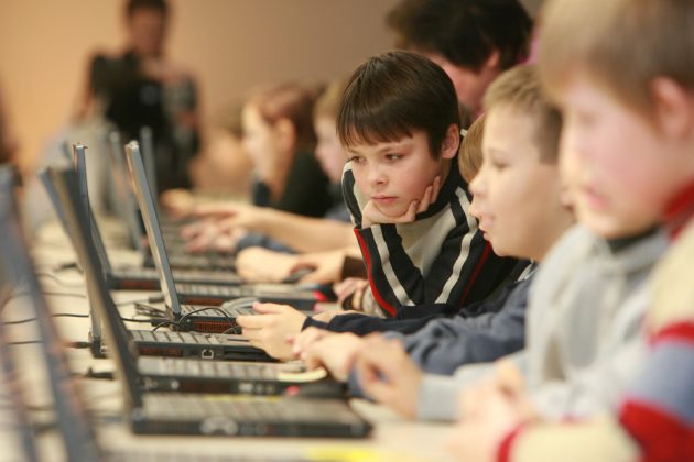 BNS Vienas didžiausių pastarojo meto iššūkių – apsaugoti nuo interneto grėsmių mažamečius.