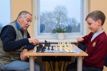 Panevėžietis istorikas Juozas Brazauskas ne tik yra puikiai pažįstamas akademinei istorikų bendruomenei, nors, ko gero, ne visi žino, jog daugelio istorijos knygų, mokslinių publikacijų autorius taip pat aktyviai domisi sportu ir ypač olimpinėmis žaidynėmis.