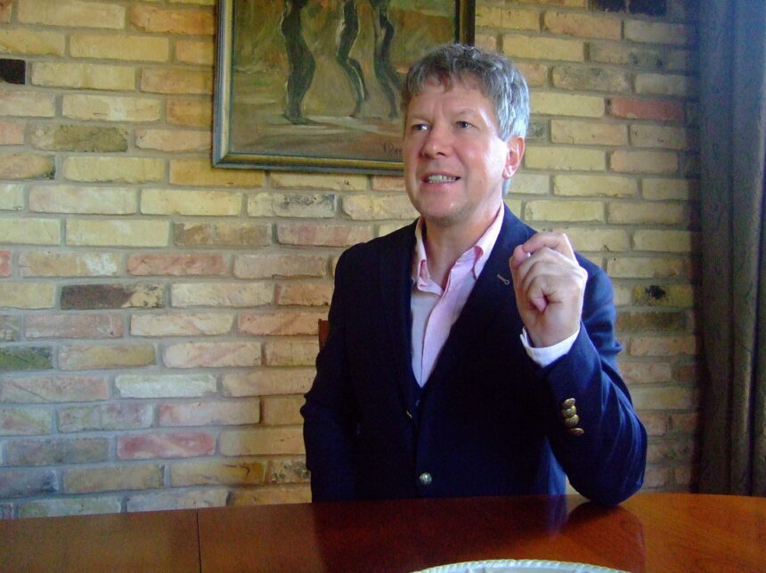 Dar viena garsi prancūziška frazė „Cherchez la femme!“ – „Ieškokite moters“ – labai tinkama politikos pasauliui.