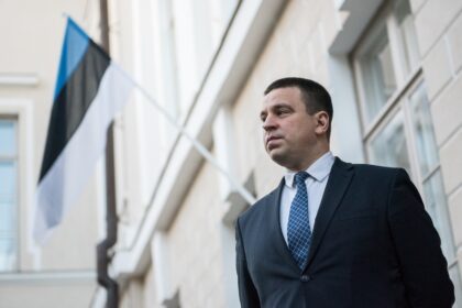 Estijos premjeras Jūris Ratas, atėjęs į valdžią praėjusių metų pabaigoje, ėmė aktyviai mokytis anglų ir rusų kalbų.