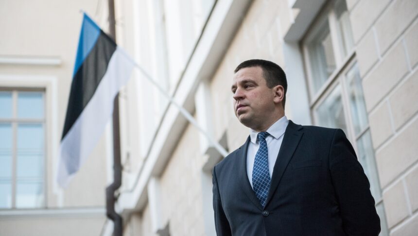 Estijos premjeras Jūris Ratas, atėjęs į valdžią praėjusių metų pabaigoje, ėmė aktyviai mokytis anglų ir rusų kalbų.