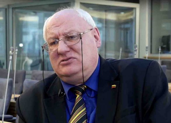 Profesorius Arūnas Gumuliauskas primena, kad Taryba turėjo veiklos ir po Vasario 16-osios – atliko savotišką parlamento funkciją, o jos pirmininkas ir du vicepirmininkai praktiškai atitiko prezidento instituciją. ASMENINĖ nuotr.