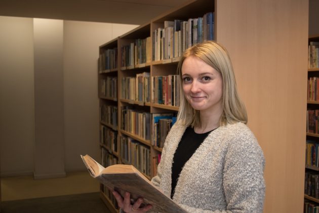 Gabrielės Petkevičaitės-Bitės viešosios bibliotekos vyresnioji bibliotekininkė Toma Apynytė-Kirslienė, viena Panevėžio knygų klubo iniciatorių, sako savomis akimis matanti, kaip skaitymas keičia žmonių gyvenimus. 