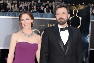 Holivudo žvaigždė Benas Affleckas feisbuke pranešė neseniai baigęs alkoholizmo gydymo kursą, pripažindamas, kad vis dar grumiasi su šiuo savo demonu.