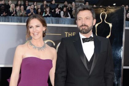 Holivudo žvaigždė Benas Affleckas feisbuke pranešė neseniai baigęs alkoholizmo gydymo kursą, pripažindamas, kad vis dar grumiasi su šiuo savo demonu.