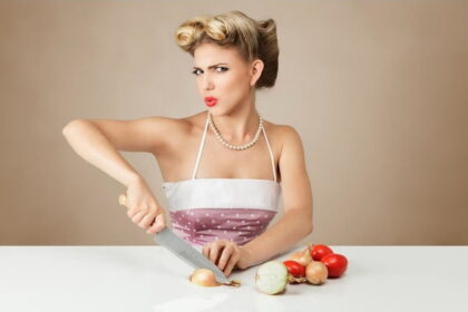 Bent kartą gyvenime svogūnai yra pravirkdę mus visus. Kodėl šios daržovės spaudžia ašarą, paaiškinimas labai paprastas.