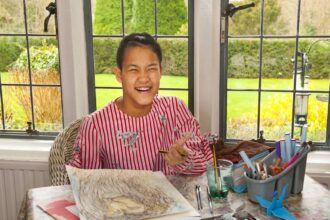 Kurčios ir sunkios formos cerebriniu paralyžiumi sergančios 16-metės Tjili tėvai atsisakė dar kūdikystėje.