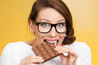 Protingai, pasirodo, elgiasi žmonės, besimėgaujantys šokoladu rytais.