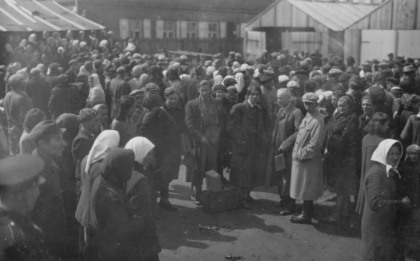 Praėjusiame amžiuje karo verpetai vienodai šlavė ir karius, ir niekuo dėtus civilius – gyvybės neteko už ne tokį pasakytą žodį, patriotizmą ar tiesiog taip susiklosčius aplinkybėms.