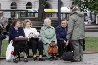 Keičiantis pensijų skaičiavimo tvarkai, šie metai senjorams turėtų būti turtingesni. Pensininkai sako, kad viskas paaiškės tik gavus pirmąsias pensijas, tačiau mano, kad naujoji reforma visgi yra didelis žingsnis į priekį.