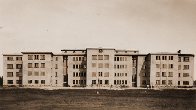 Panevėžio kareivinės, 4-ojo dešimtmečio pradžioje iškilusios Pajuosčio dvaro žemėse. PANEVĖŽIO KRAŠTOTYROS MUZIEJAUS ARCHYVŲ nuotr.  