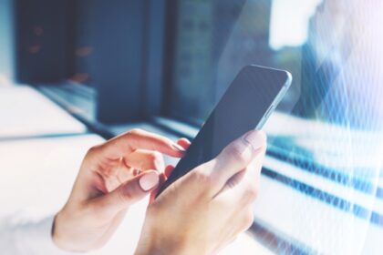 Technologijų lyderė „Tele2“ dar labiau mažina paslaugų kainas keliaujantiems Europos Sąjungos šalyse. Lygiai prieš metus, įssigaliojus ES reglamentui, operatoriaus klientai jau mokėjo iki 20 kartų pigiau – todėl, kaip rodo statistika, naršė keliolika kartų daugiau.