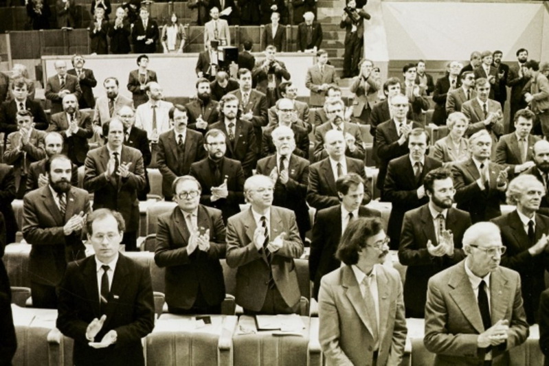 Kovo 11-ąją Nepriklausomos valstybės atkūrimo akto signatarai prisimena kaip ypatingiausią gyvenimo ir visuotinės euforijos akimirką. LCVA nuotr.