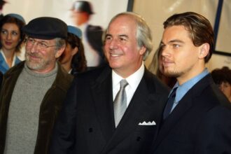 Apšauti draugus balandžio 1-ąją gali kiekvienas, bet štai virtuoziškai suregzti išties akiplėšišką aferą ir apgauti ištisas tautas pavyko vienetams.