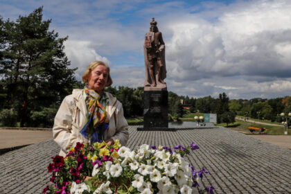 83-ejų metų Liudvika KNIZIKEVIČIENĖ daugeliui panevėžiečių puikiai pažįstama ne tik kaip buvusi vaikų gydytoja, bet ir aktyvi visuomenininkė, nenuilstamai triūsianti, kad gimtajame mieste būtų gražiau.