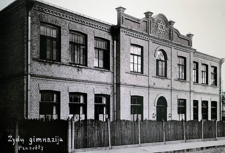 Žydų gimnazijos pastatas Panevėžyje. Prireikė nemažai laiko, kol šios bendruomenės vaikai pradėti leisti ne tik į religines mokyklas. PB ARCHYVŲ nuotr.
