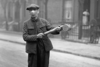 Apie tai, kuo nūdienos situacija skiriasi ir kuo panaši į epidemijas, su kuriomis visuomenėms teko susidurti praeityje, kalbėjomės su iš Panevėžio kilusiu Lietuvos sveikatos mokslų universiteto profesoriumi Alvydu LAIŠKONIU.