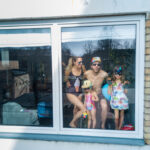 Fotografas Adas Vasiliauskas sako, jog net ir užsidarius namie, tarp keturių sienų, nebūtina liūdėti: dabar pats laikas išlaisvinti savo kūrybiškumą.