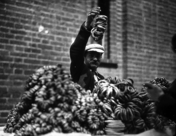 Beigelių pardavėjas. 1935 metai. YIVO nuotr.