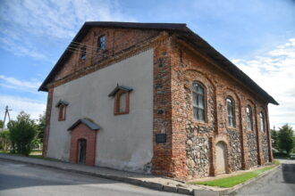 Buvo laikas, kai nedideliame Krekenavos miestelyje dauguma gyventojų buvo žydai, o pagrindinės gatvės kabėjo mirgėjo jų parduotuvių ir verslų iškabomis.
