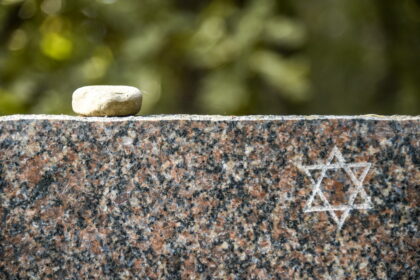 Antrojo pasaulinio karo metais milijonai žmonių buvo sunaikinti vien dėl to, kad priklausė žydų tautai.