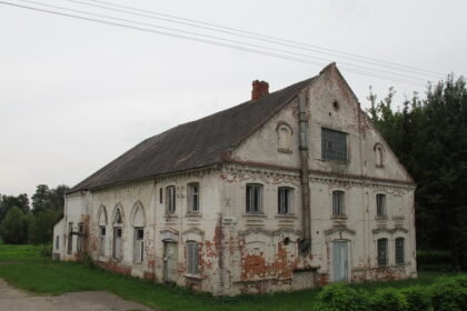 Religija prieštaravo sovietmečio ideologijai, tad kaip ir kitų tikėjimų žmonėms, judėjams teko ieškoti sprendimų išlaikant savo tapatumą.