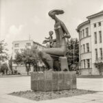 1974 metais Panevėžyje pastatyta Kazimiero Kisielio skulptūra „Žemė-Motina-Taika“. 1978 m. Mečislovo Sakalausko nuotrauka iš Lietuvos centrinio valstybės archyvo fondų