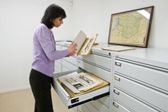 Panevėžys visada buvo spaudos miestas. Skirtingais laikmečiais leisti įvairūs leidiniai, panašiai kaip dabar, aprūpindavo miestelėnus visa reikalinga informacija, pradedant vietinėmis ir užsienio naujienomis ir baigiant komerciniais skelbimais.