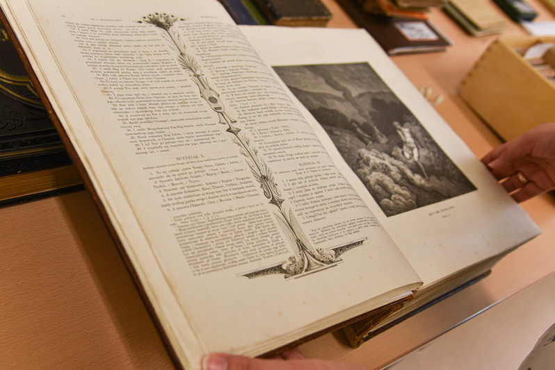 Panevėžio apskrities Gabrielės Petkevičaitės-Bitės viešosios bibliotekos Krašto kultūros paveldo sklaidos skyriaus vedėjos Gretos Kėvelaitienės teigimu, jų Rankraščių skyriuje sukauptomis vertybėmis gali naudotis ir naudojasi ne tik bibliotekos lankytojai. P. ŽIDONIO nuotr.