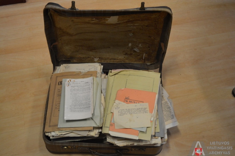 Lagaminas su įvairių Lietuvos partizanų dalinių dokumentais, rastas 2019 metų pabaigoje ir perduotas Lietuvos ypatingojo archyvo darbuotojams. Jį tvarkant buvo aptiktas dar vienas originalus Lietuvos Laisvės Kovos Sąjūdžio Tarybos 1949 metų vasario 16 dienos Deklaracijos egzempliorius. LIETUVOS YPATINGOJO ARCHYVO nuotr.