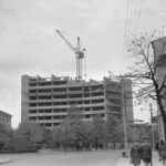 Viešbučio statyba tuometėje Lenino aikštėje, 1970-ieji. Fotografas Petras Peleckis. LIETUVOS CENTRINIO VALSTYBĖS ARCHYVO FONDŲ nuotr.