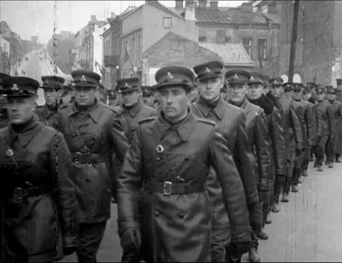 Kadras iš 1939 metų dokumentinio J. Linarto filmo „Vilniaus krašto atgavimas“. LCVA KINO DOKUMENTŲ SKYRIAUS nuotr.