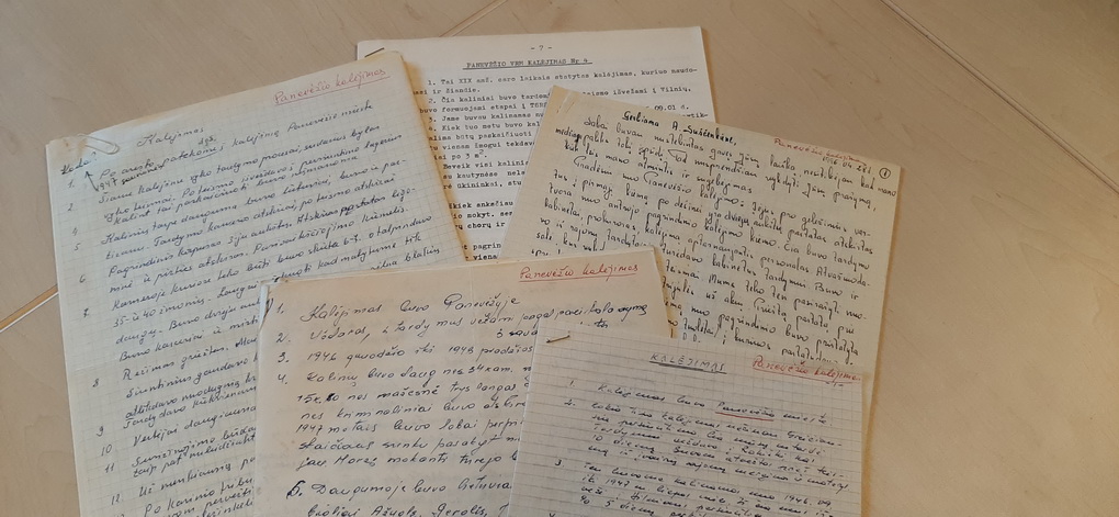 Lietuvos gyventojų genocido ir rezistencijos tyrimo centre saugomi Panevėžio ir kituose kalėjimuose kalintų suimtų liudininkų ar jų artimųjų rašytiniai prisiminimai. LGGRTC nuotr.