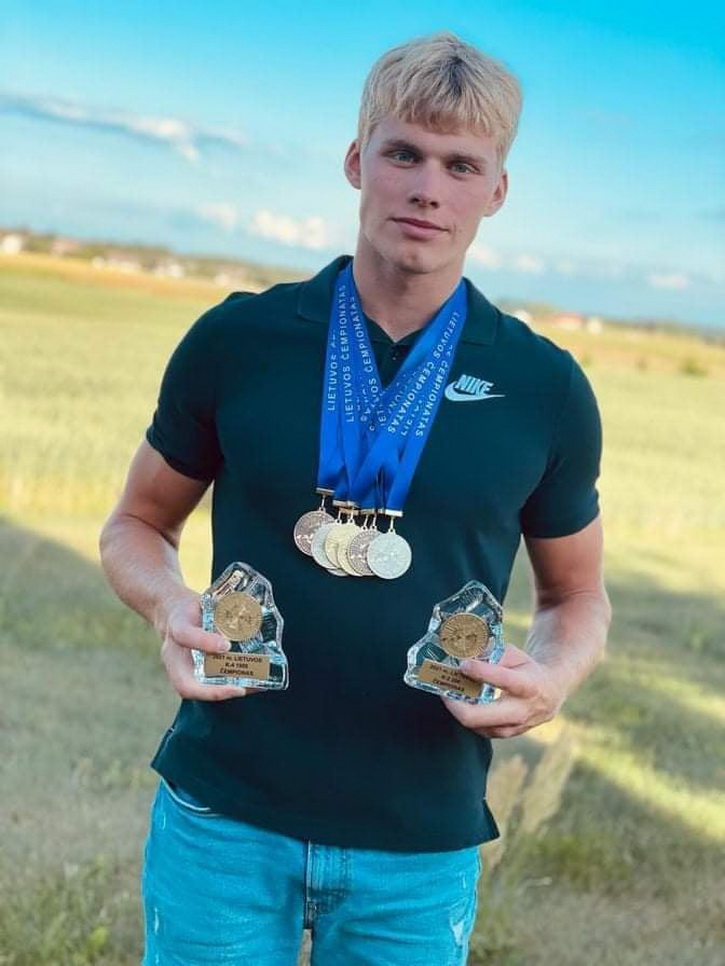 ASMENINIO ALBUMO nuotr.