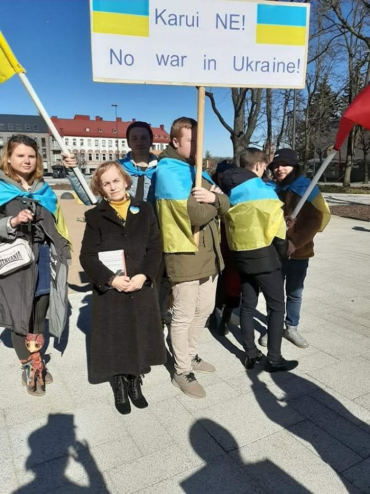 „Negaliu ramiai sėdėti, kai kažkam reikia pagalbos ir aš ją galiu suteikti“, – Liuda Gintautaitė-Balabonienė sako nusprendusi prisijungti prie Ukrainos pabėgėlių registracijos centro savanorių iškart, vos tas atvėrė duris. ASMENINIO ALBUMO nuotr.