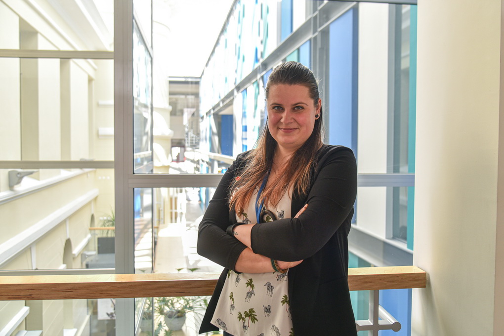 „Lietuvos katalikų bažnyčios kroniką“ tyrinėjusi Panevėžio apskrities Gabrielės Petkevičaitės-Bitės viešosios bibliotekos Kultūros paveldo tyrinėjimo ir skaitmeninimo skyriaus vadovė Greta Kėvelaitienė. P. ŽIDONIO nuotr.