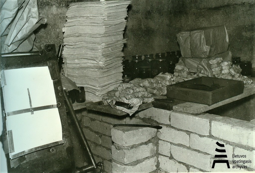 1973-iaisiais atskleista pogrindinė spaustuvė Kaune, kurioje spausdinta ir „Lietuvos Katalikų Bažnyčios kronika“. LYA nuotr.