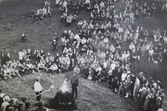 Sovietmečiu net kai kurie laisvalaikio leidimo būdai turėjo antisovietinį aspektą, subtiliai pridengtą visiškai legalia, nors iš tikrųjų – pusiau pogrindine veikla.