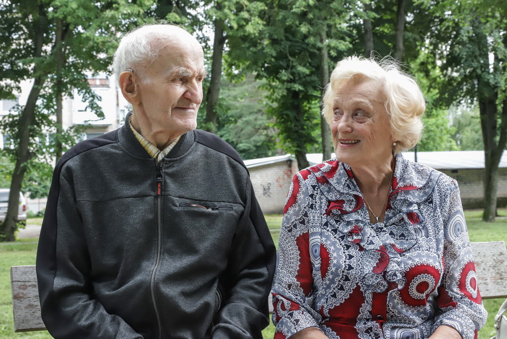 Vilija ir Juozas Jėčius niekada nesigailėjo pasirinkę tapti gyvenimo bendrakeleiviais – ir po šešių dešimtmečių sako nedvejodami sprendimą pakartotų. I. STULGAITĖS-KRIUKIENĖS nuotr.