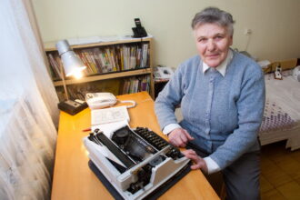 Vienuolės sovietmečiu buvo sukūrusios vieną didžiausių nelegalių knygų ir kitokių leidinių daugintojų ir platintojų tinklų Lietuvoje. KGB panosėje jos sėkmingai naudojosi elementariausiais informacijos perdavimo metodais, tokiais kaip kilimėlis prie durų.