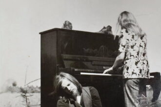 Septintą dešimtmetį, dar vadinamą hipių epochos pradžia, geriausiai gali apibūdinti tie, kurie patys dabar jau skaičiuoja savą septintą dešimtmetį.