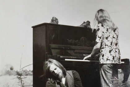 Septintą dešimtmetį, dar vadinamą hipių epochos pradžia, geriausiai gali apibūdinti tie, kurie patys dabar jau skaičiuoja savą septintą dešimtmetį.