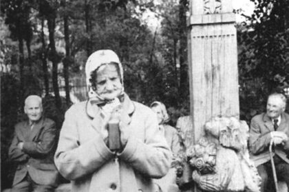 Kas giliu sovietmečiu galėjo išdrįsti viešai persižegnoti, apsikabinti griaunamą naikinamos bažnyčios kryžių, prie palto atlapo prisisiūti Trispalvę ir sugėdinti neišmanančius, ką lietuviui reiškia geltona, žalia ir raudona spalvos?