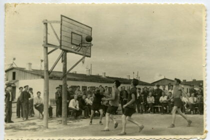 Antrąja lietuvių religija vadinamas krepšinis visada buvo daugiau nei tik sportas. Padėdavęs išlaikyti dvasinę stiprybę sunkiausiais istorijos momentais – tremtyje, lagerių baisybėse, – jis ilgainiui tapo ir savita protesto prieš sovietinę santvarką forma.