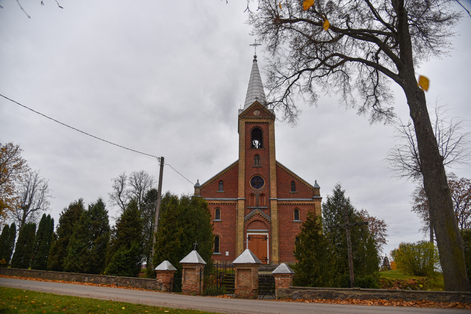 Alančių dvarininkai fundavo netoliese esančių Šilų bažnyčios statybas. P. ŽIDONIO nuotr.