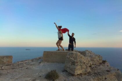 Kai Lietuvoje nosis kandžioja šaltukas, panevėžiečiai Greta ir Karolis Vitoniai mėgaujasi šiluma nedidukėje Maltos saloje.