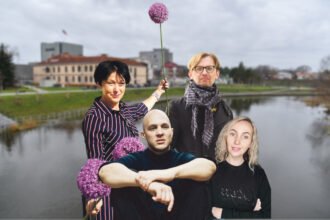 Visi mes esame keliautojai laiku, tačiau judame tik viena kryptimi – į priekį. Bet, sutikite, būtų be galo įdomu pažvelgti į tolimą praeitį ir ateitį, piešiamą fantastų.