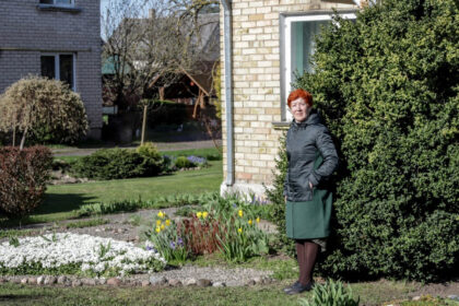 Per septyniasdešimtmečio slenkstį perkopusi velžietė Angelė Vilčinskienė su kaupu atsigriebia už visus gyvenimo vargus.