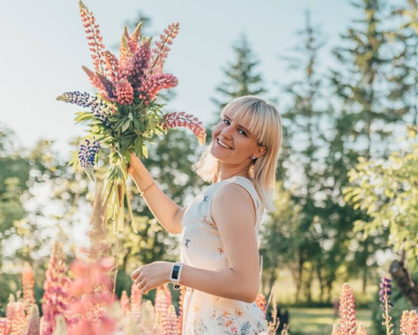 Panevėžio pakraštyje, Ugnės Debeikienės namų kieme, sukurtas sodas – pavyzdys, kaip mažytė, beveik atsitiktinė idėja pamažu gali virsti aistringu hobiu.